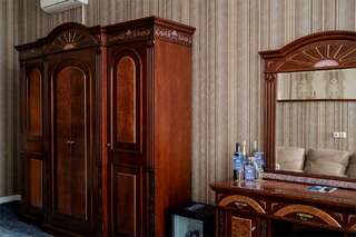 Гостиница Маяк Листвянка Джуниор Сюит классический-3