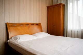Гостиница Маяк Листвянка Двухместный эконом с одной двуспальной кроватью во втором корпусе-5