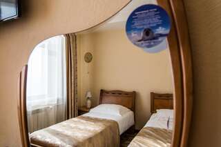 Гостиница Маяк Листвянка Стандартный двухместный номер с 2 отдельными кроватями-3