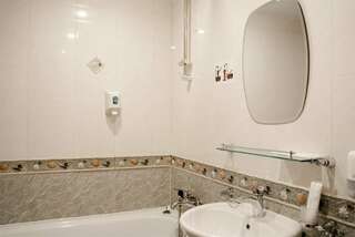 Гостиница Маяк Листвянка Двухместный эконом с двумя односпальными кроватями во втором корпусе-6