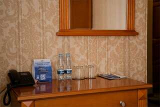 Гостиница Маяк Листвянка Двухместный эконом с одной двуспальной кроватью во втором корпусе-8