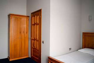 Гостиница Маяк Листвянка Двухместный эконом с двумя односпальными кроватями во втором корпусе-4