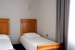 Гостиница Маяк Листвянка Двухместный эконом с двумя односпальными кроватями во втором корпусе-2